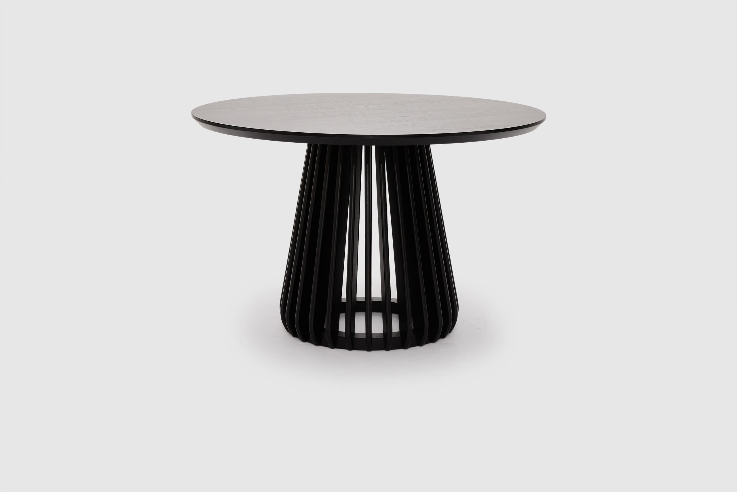 Vinicus Round Dining Table