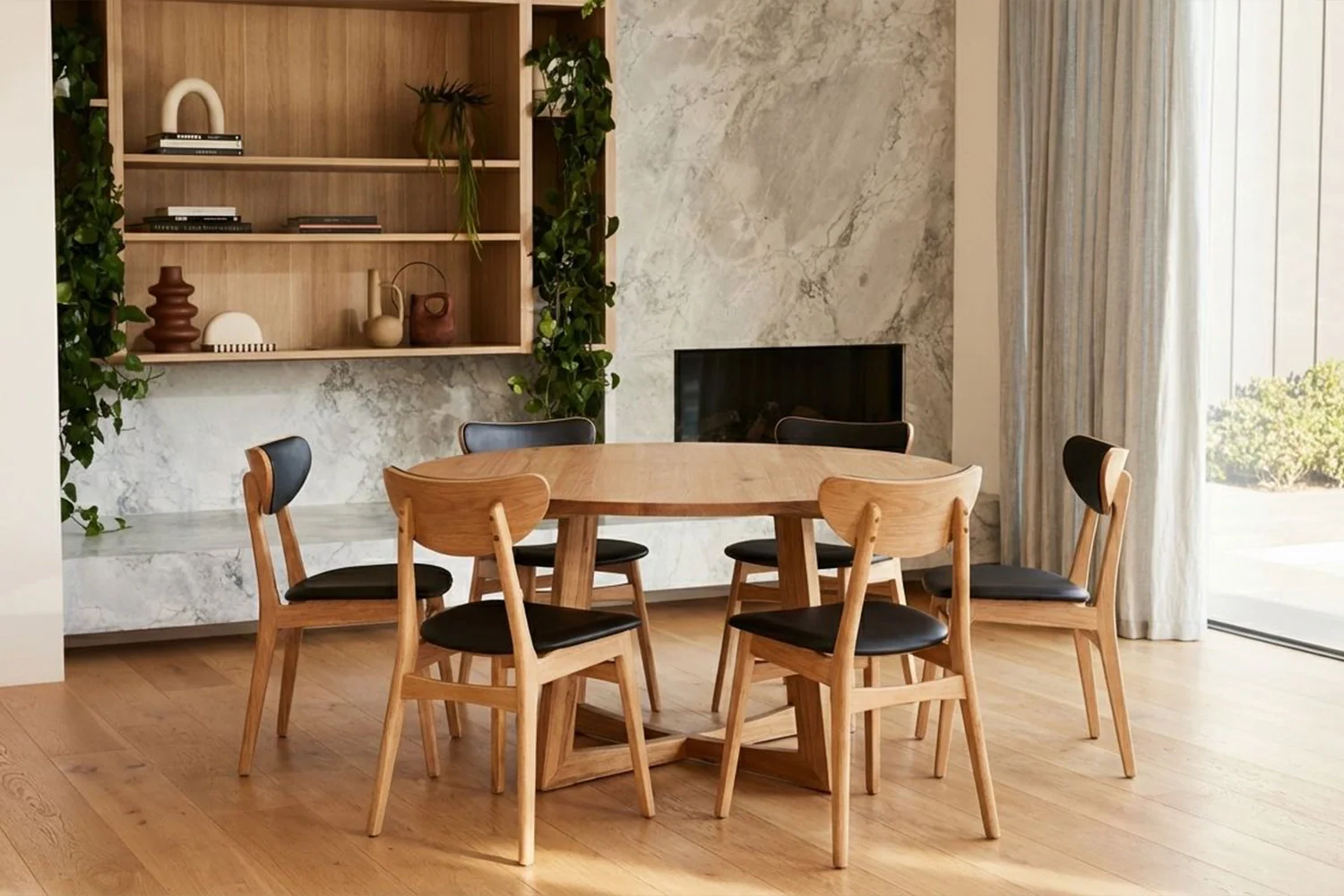 Round Dining Tables