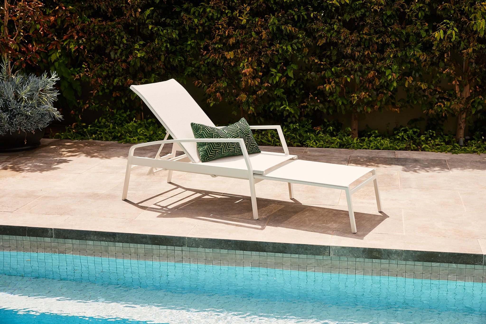 Salsa Sun Lounge - White